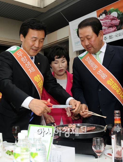 [포토]고기굽는 손학규 대표