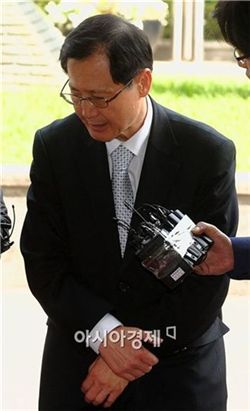 박찬구 금호석화 회장, 미공개정보거래 혐의 적극 부인 