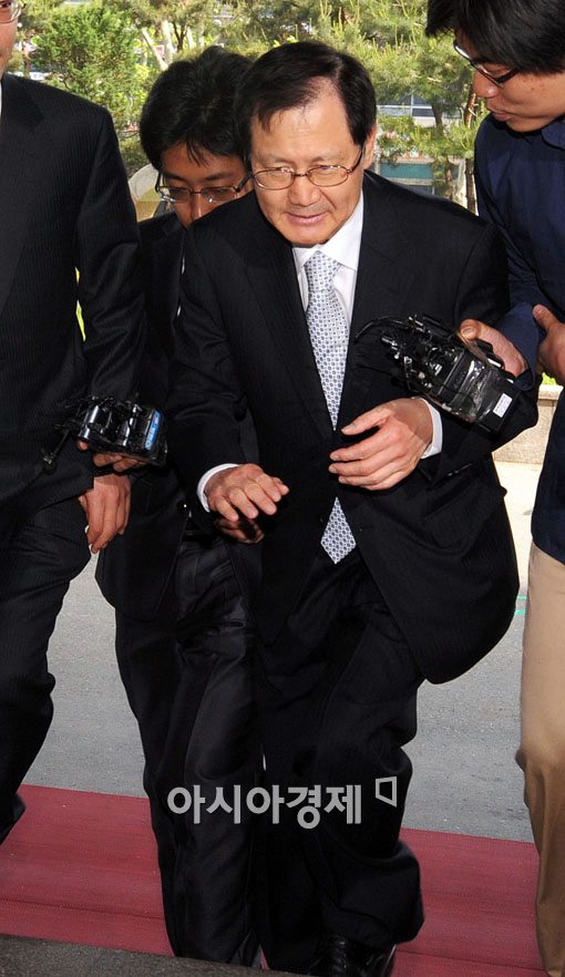 [포토] 검찰 소환되는 박찬구 회장