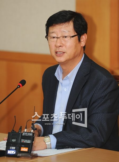 [포토] 김원동 강원FC 사장 '승부조작 보도 억울하다'
