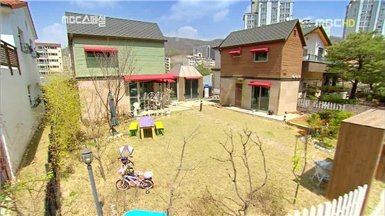 [TV 브리핑] < MBC 스페셜 > ‘둘이서 집 짓기 - 땅.콩.집 이야기’, 땅콩집 한 채 몰고가세요