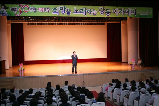 강동구 공무원들 독서 삼매경에 빠지다