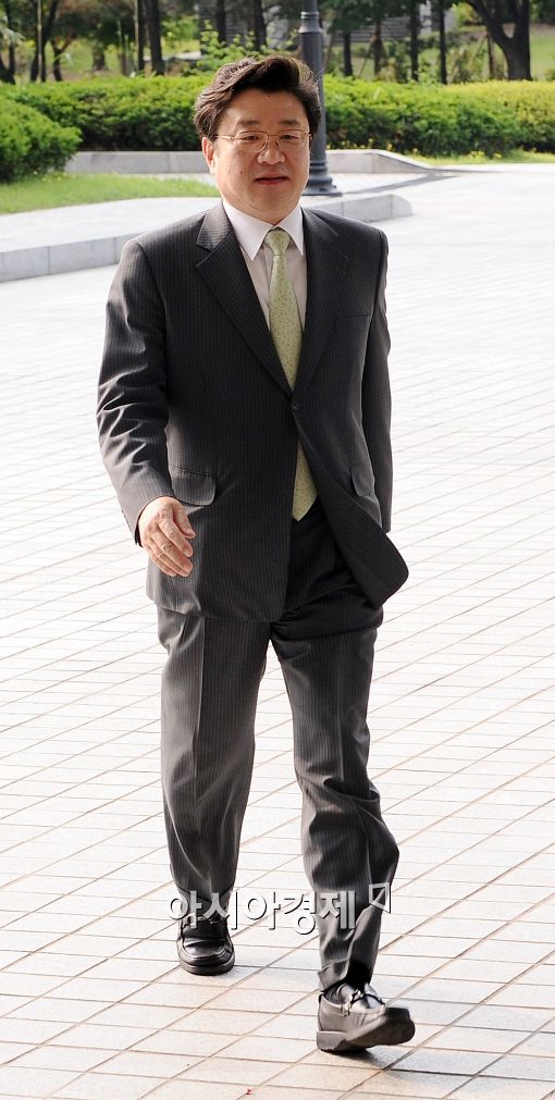 [포토]김준규 검찰총장의 출근길