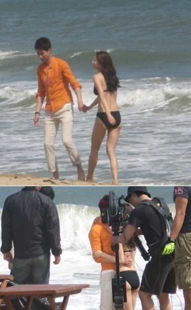조인성, 해운대서 비키니 여인과 오붓한 촬영