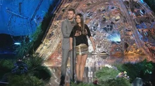 저스틴 팀버레이크·밀라 쿠니스, 서로 은밀부위 만지며 "우린 친구"