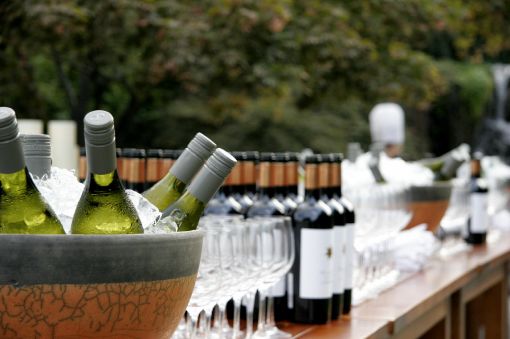 호텔, 파티복을 입었다