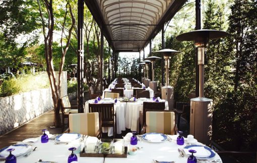 호텔, 파티복을 입었다