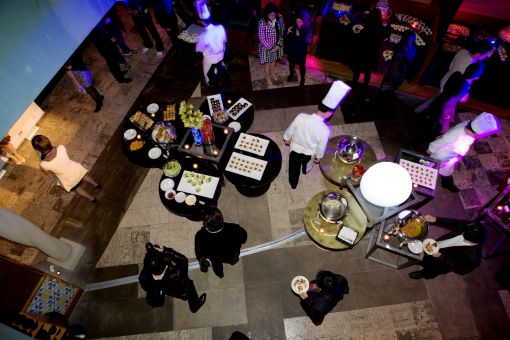 호텔, 파티복을 입었다