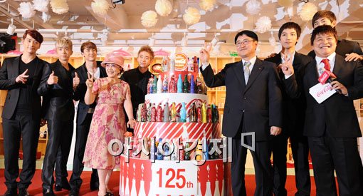 [포토] '2PM이 코카콜라 125주년을 축하해요~'