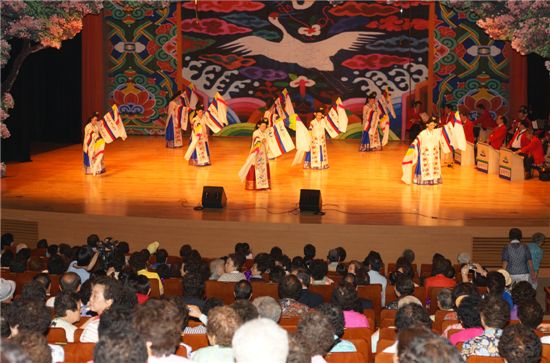 용산구 실버가요제 문화 축제로 자리 잡아 