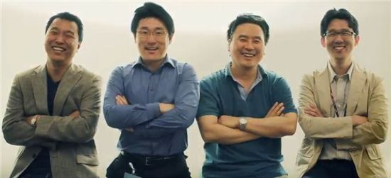 삼성전자 투명 LCD 개발팀(왼쪽부터 오준학 책임, 이종서 수석, 이상철 수석, 박주환 책임)