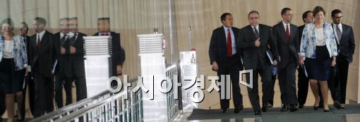 [포토]외교부 청사로 향하는 커트 캠벨