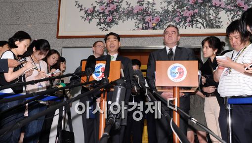 [포토]기자회견하는 커트 캠벨 차관보