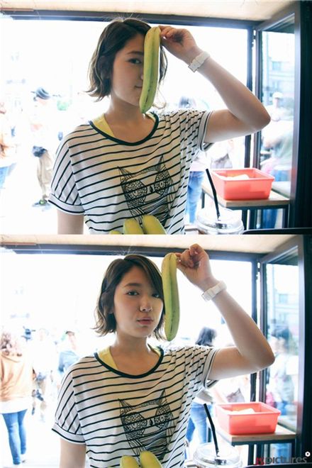 Korean actress Park Shin-hye fooling around on the set of MBC's upcoming TV series "Heartstrings." [YTree Media]