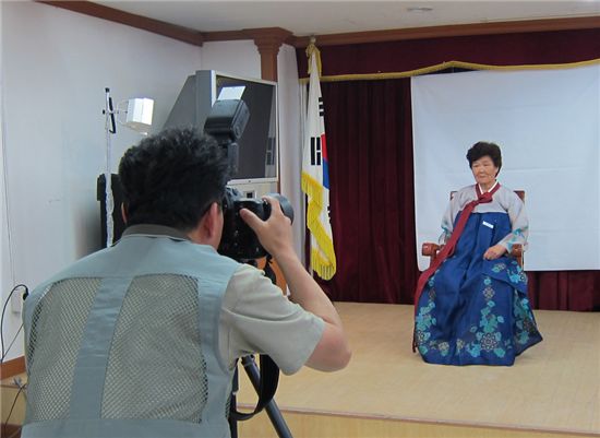 캐논코리아비즈니스솔루션, 독거노인 대상 장수사진 촬영 행사 열어 