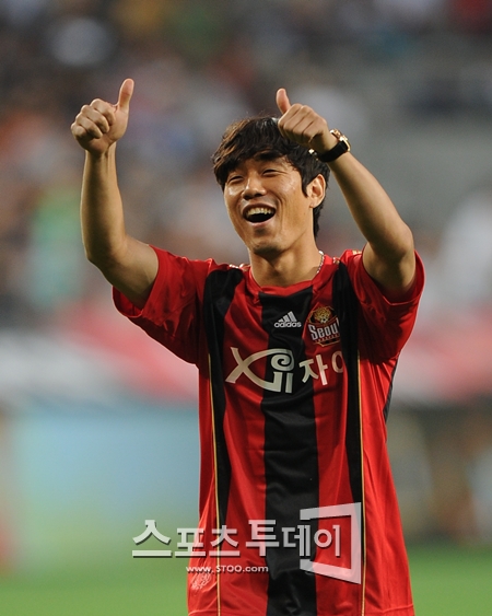 [포토] '새신랑' 박주영의 친정팀 방문