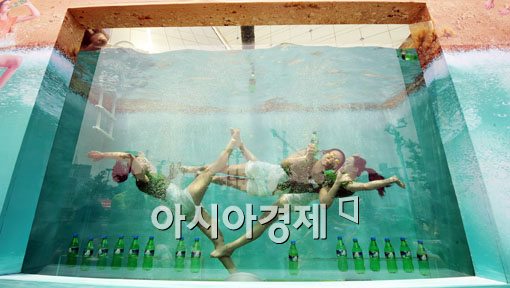 [포토] 여름 냄새 풀풀나는 도심속 대형 풀장