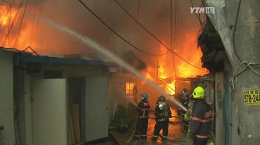 포이동 판자촌 화재, 수십 가구 불타고 주민들 대피