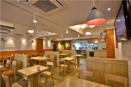 '김밥왕' 김용만 대표 '치킨왕' 되나