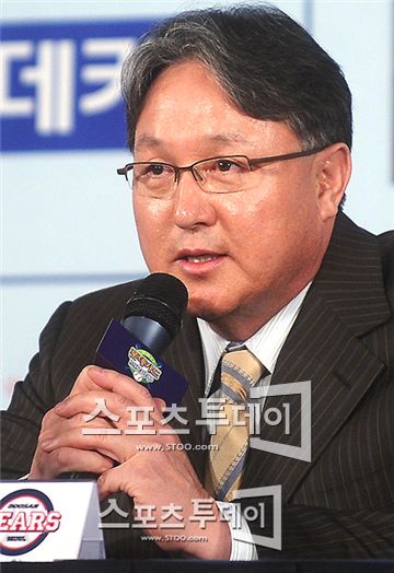 김경문 감독, 8년 쥔 지휘봉 내려놓은 이유