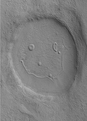 화성에 마하트마 간디 조각상이?