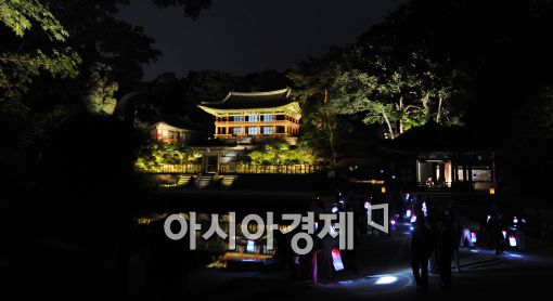 [포토]부용지 밝히는 청사초롱