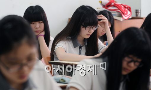 [포토]학력고사 집중하는 학생들