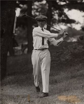  1911년, 19세의 나이로 우승한 존 J.맥더못. 그는 이듬해에도 정상에 올랐다. 