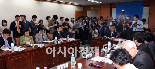 [포토]굳은표정의 약사 대표들