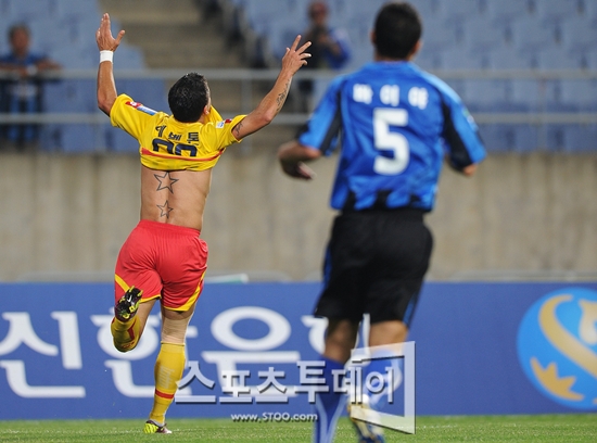 [포토] 환호하는 에벨톤 '승리는 성남의 것' 