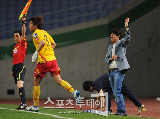 [포토] 신태용 감독의 시크함(?) '우리 공이야'