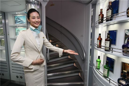 '하늘 위 호텔' A380 비상하다