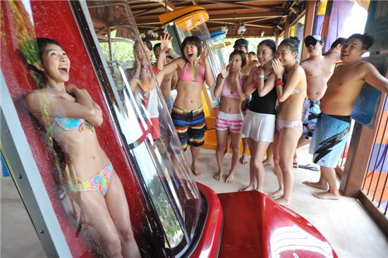 캐리비안베이의 신무기 '아쿠아 루프'