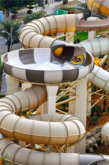 워터피아가 새로 선보일 대형 튜브슬라이드 '월드 앨리'