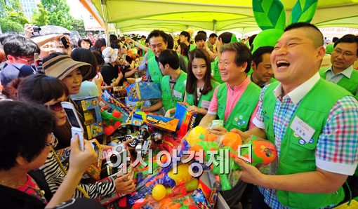 [포토] 홈플러스, '착한 나눔 바자회' 개최