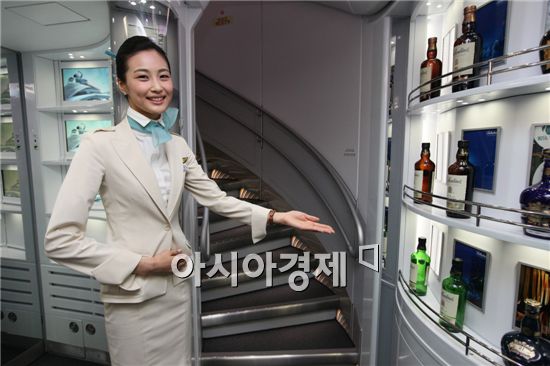 [포토]'하늘 위 호텔' A380 면세점 전시공간 