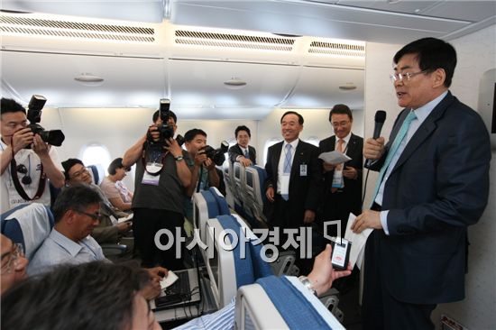 [포토]"A380 도입, 감개무량" 답변하는 조양호 회장