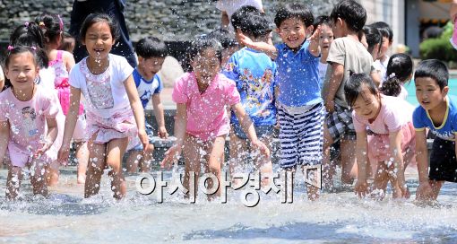 [포토]성내천에서 더위를 날리자!