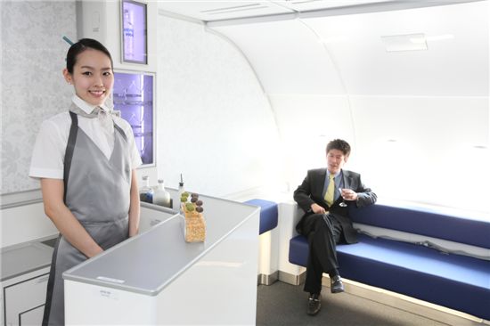 [체험기]'하늘 위 호텔' A380 매력에 푹 빠지다