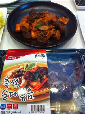 ▲정 부회장이 이마트의 즉석 순대볶음을 시식한 이후 트위터에 남긴 사진. (사진출처 : 정용진 부회장 트위터) 