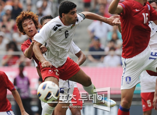 [요르단전 화보①] 오재석, 윤빛가람의 뺨을 훔쳐라