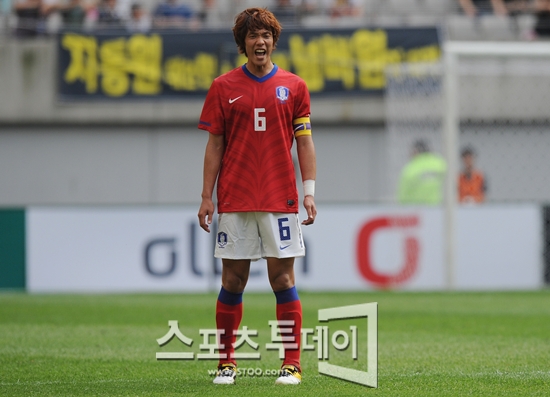 [요르단전 화보①] 오재석, 윤빛가람의 뺨을 훔쳐라