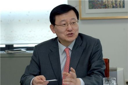 신임 지식경제부 장관으로 내정된 홍석우 코트라 사장
