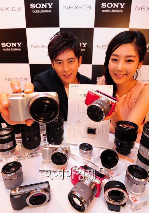 [포토] 세상에서 가장 가벼운 DSLR, NEX-C3 출시