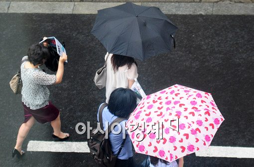 [포토] '비 온다, 뛰어라~'