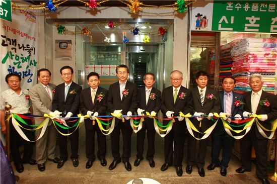 광장시장 공중화장실·고객쉼터 새 단장