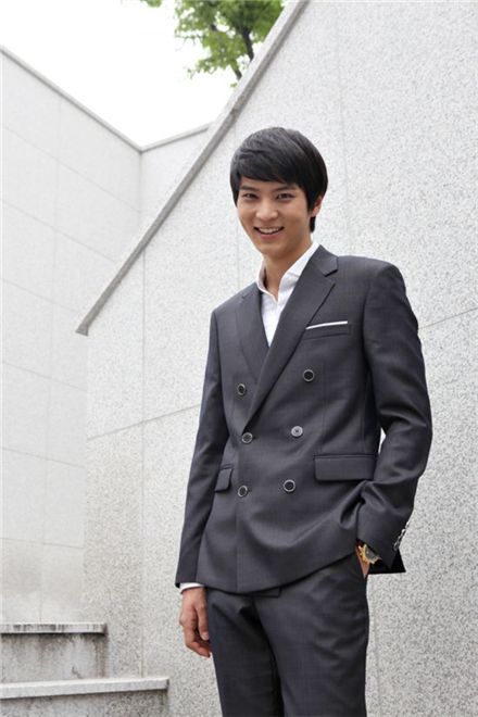 Korean actor Joo Won [Sim Entertainment]