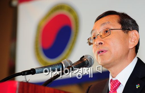 [포토] 주한 미 기업인 상대 강연하는 김동수 위원장