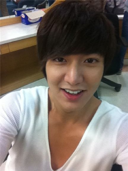 Lee Min-ho rings in 24th birthday on the set of "City Hunter"