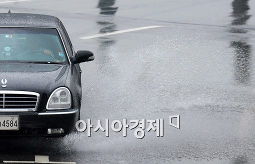 [포토] 도로위에 물 웅덩이